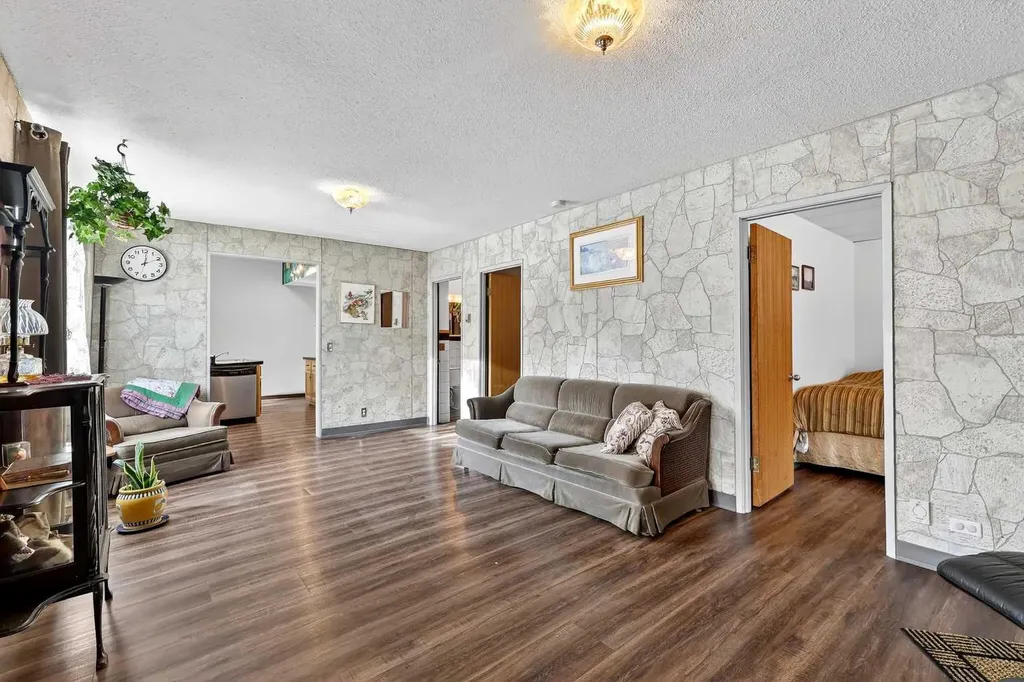 33235 Range Road 64 Rural Mountain View County AB T0M 1X0