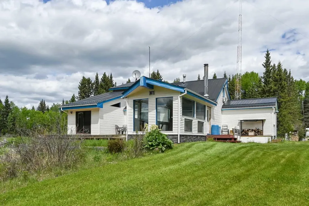 33235 Range Road 64 Rural Mountain View County AB T0M 1X0