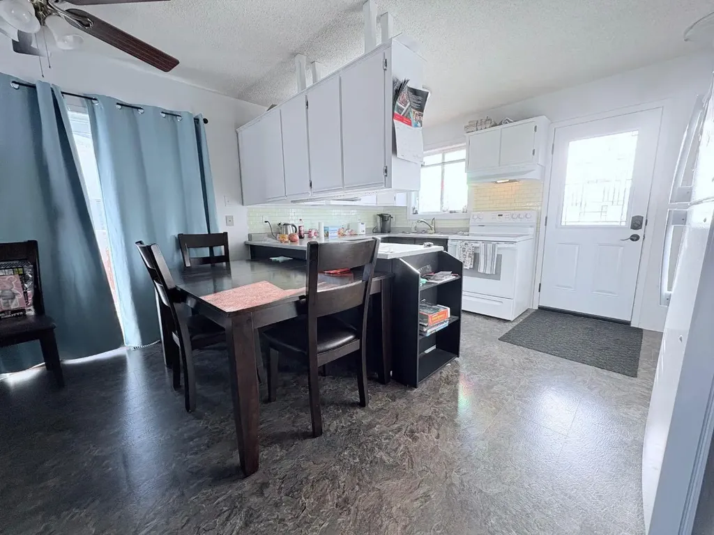 413 2 Avenue E Oyen AB T0J2J0