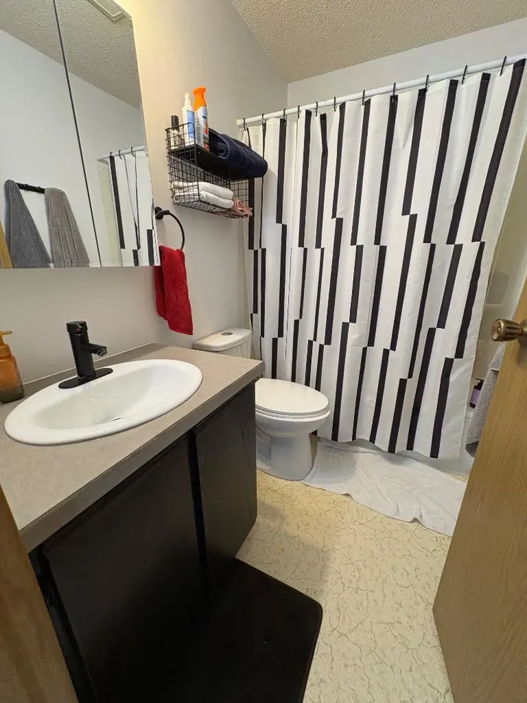 413 2 Avenue E Oyen AB T0J2J0