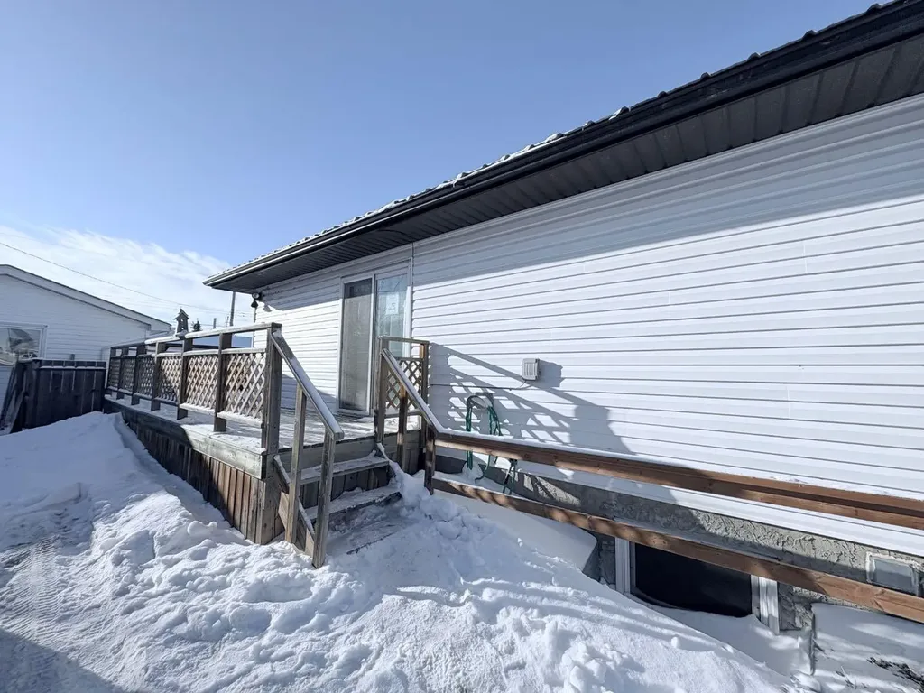 413 2 Avenue E Oyen AB T0J2J0