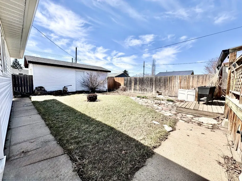 413 2 Avenue E Oyen AB T0J2J0