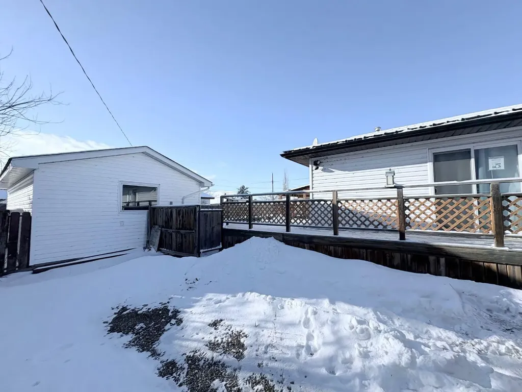 413 2 Avenue E Oyen AB T0J2J0
