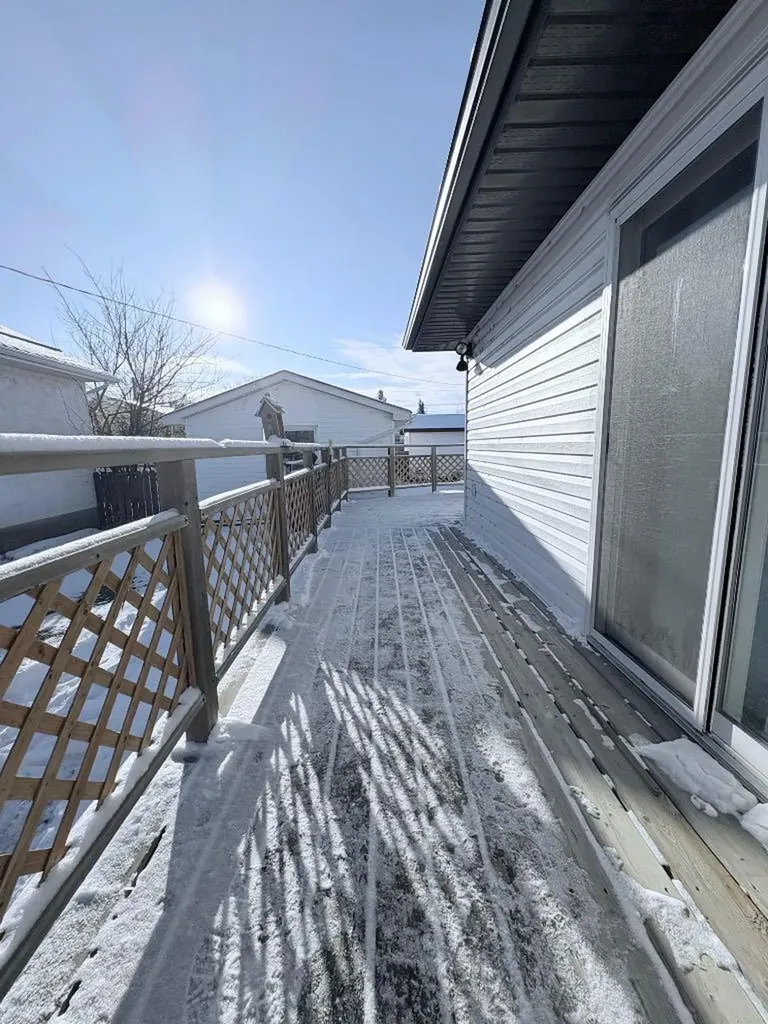 413 2 Avenue E Oyen AB T0J2J0