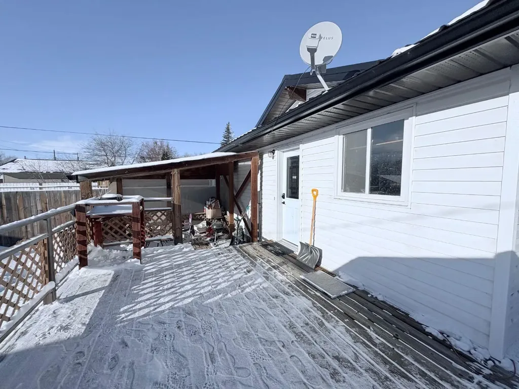 413 2 Avenue E Oyen AB T0J2J0