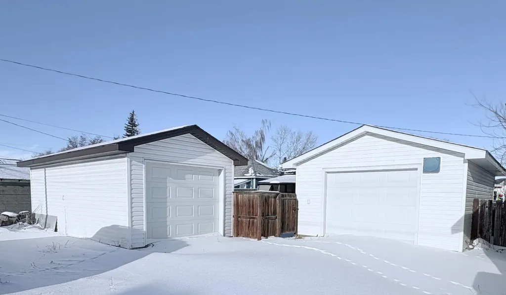 413 2 Avenue E Oyen AB T0J2J0