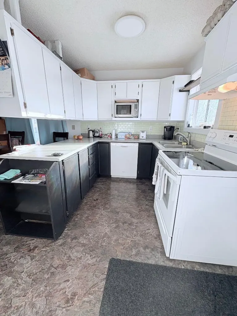 413 2 Avenue E Oyen AB T0J2J0