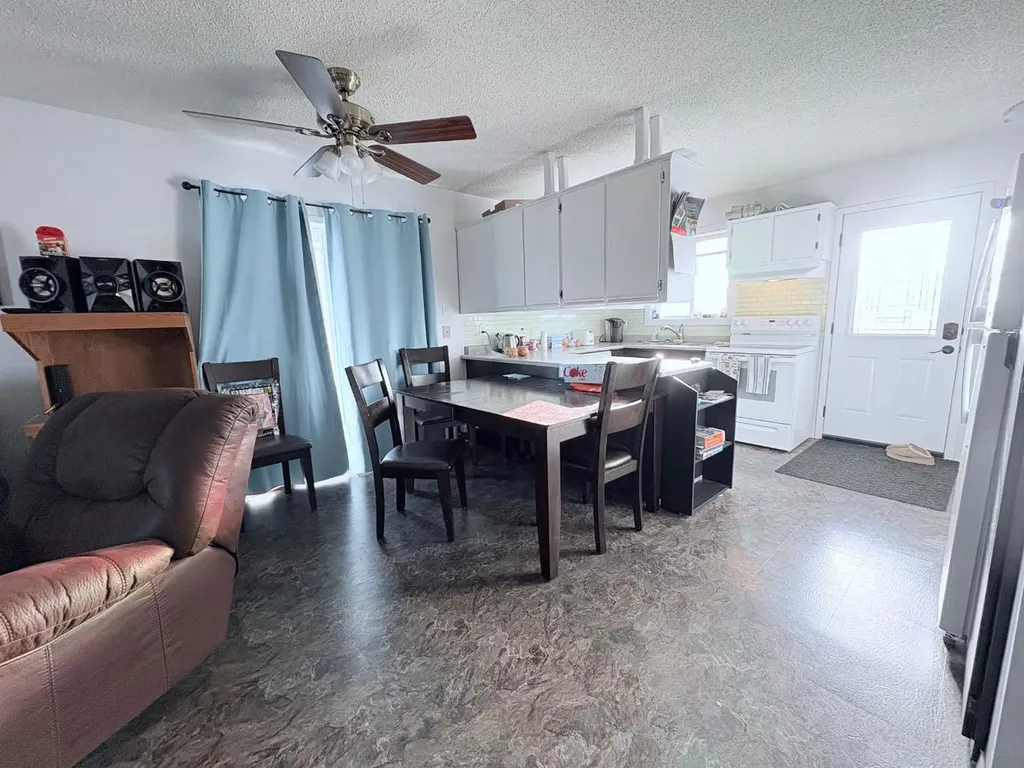 413 2 Avenue E Oyen AB T0J2J0