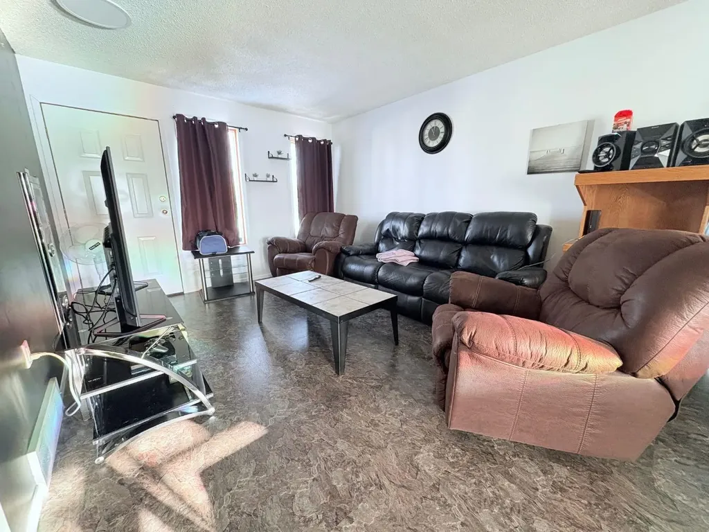 413 2 Avenue E Oyen AB T0J2J0