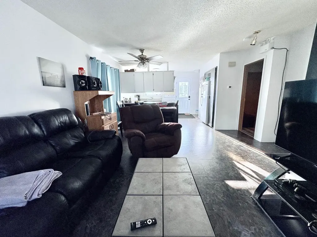 413 2 Avenue E Oyen AB T0J2J0