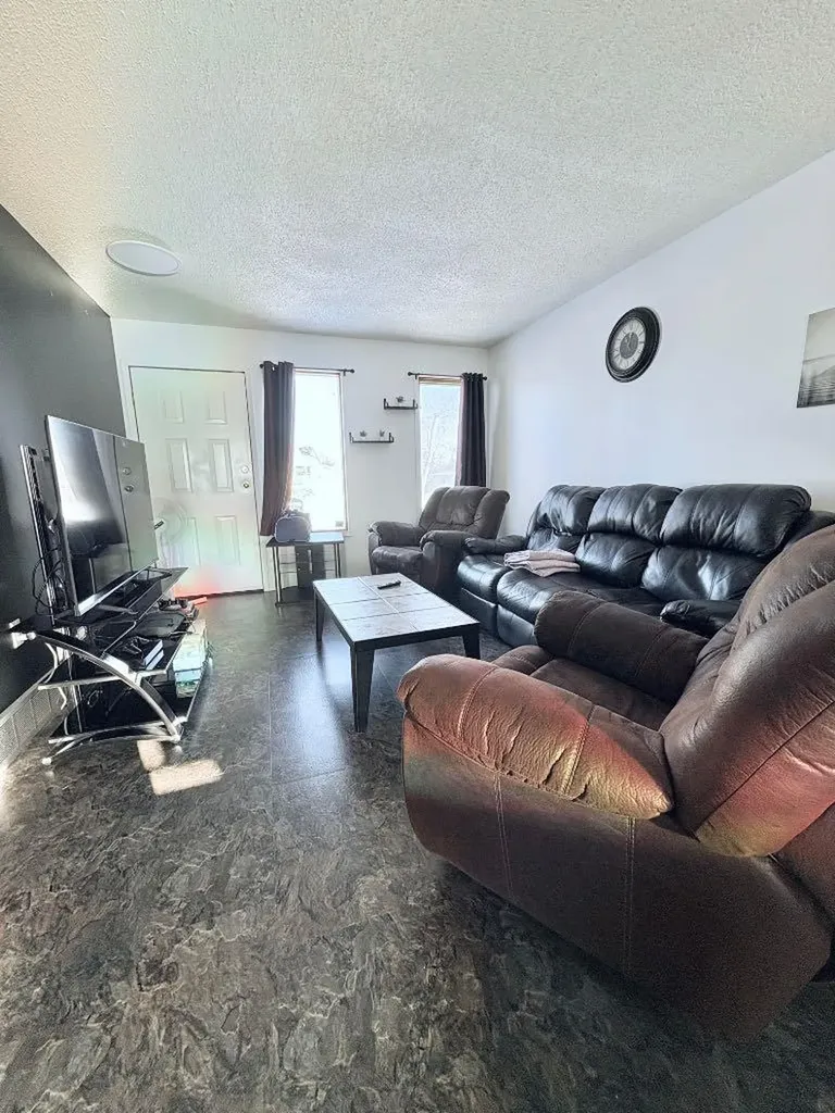 413 2 Avenue E Oyen AB T0J2J0