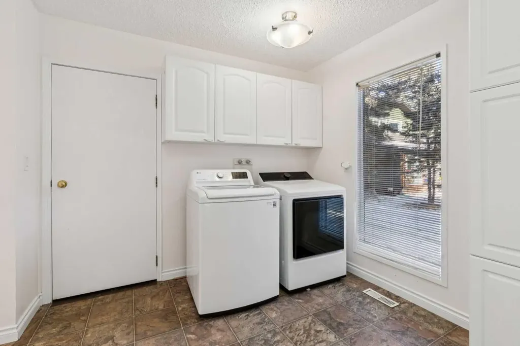 28 Wolf Drive Rural Rocky View County AB T3Z 1A3
