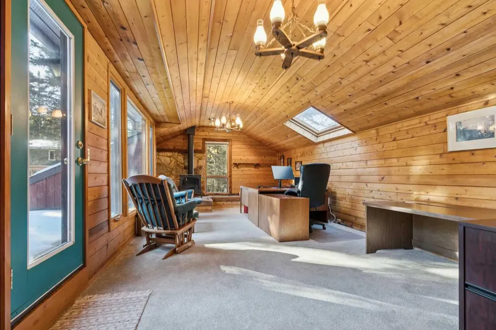 28 Wolf Drive Rural Rocky View County AB T3Z 1A3