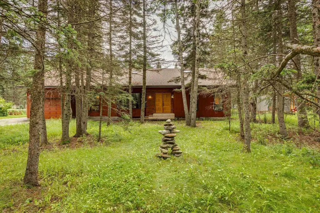 28 Wolf Drive Rural Rocky View County AB T3Z 1A3