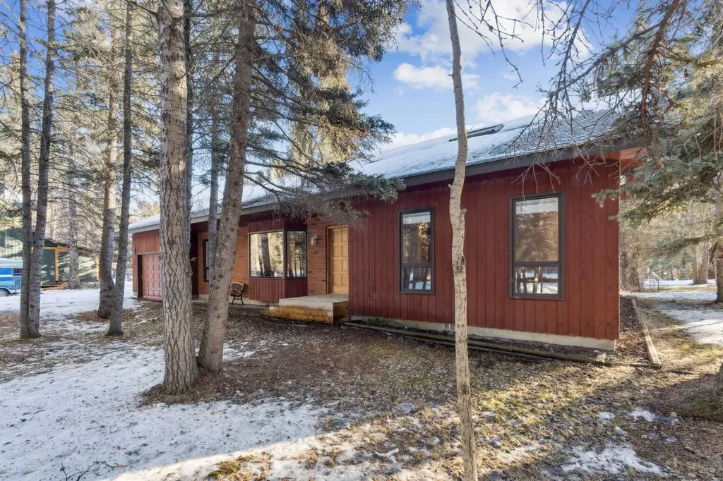 28 Wolf Drive Rural Rocky View County AB T3Z 1A3