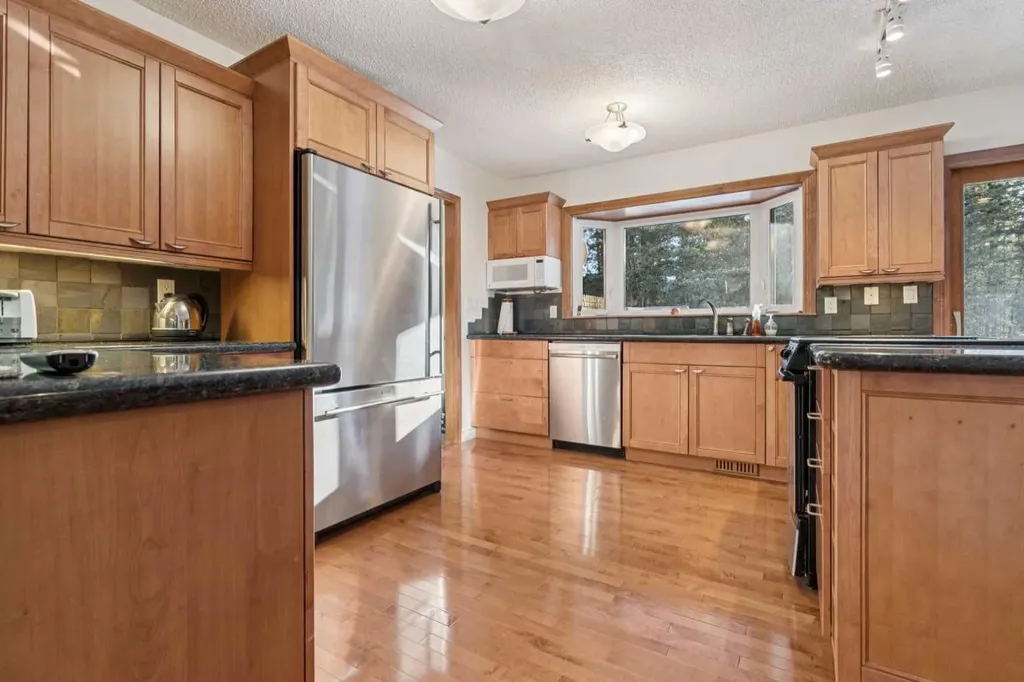 28 Wolf Drive Rural Rocky View County AB T3Z 1A3