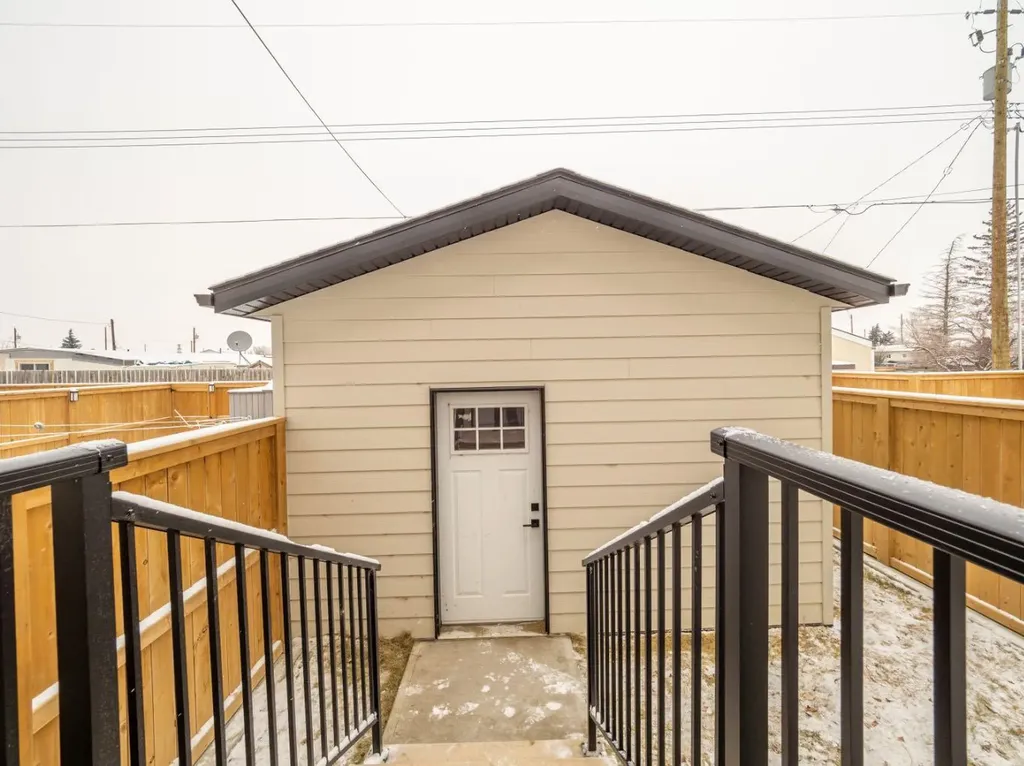 359 9 Street Fort Macleod AB T0L 0Z0