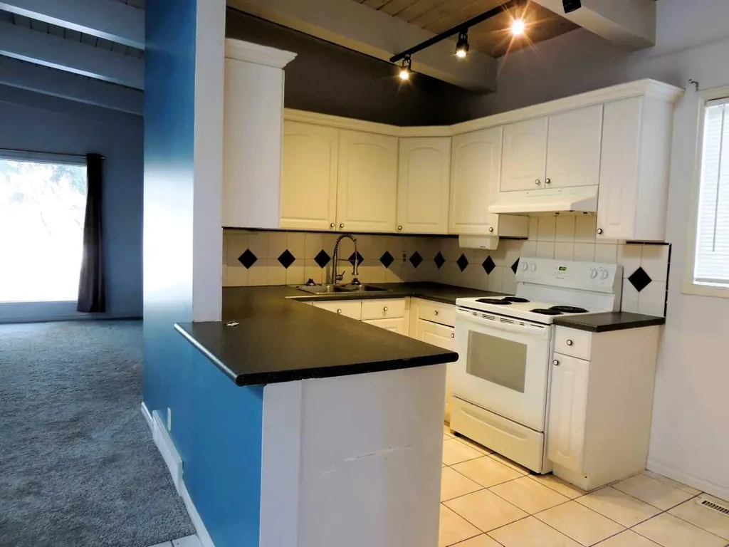 2713 Canmore Road NW Calgary AB T2M 4J6