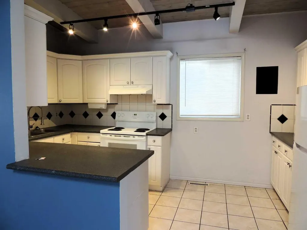 2713 Canmore Road NW Calgary AB T2M 4J6