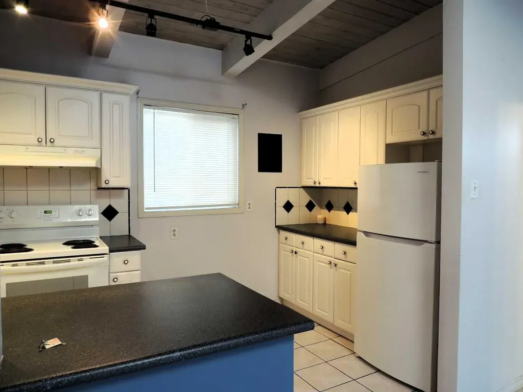 2713 Canmore Road NW Calgary AB T2M 4J6