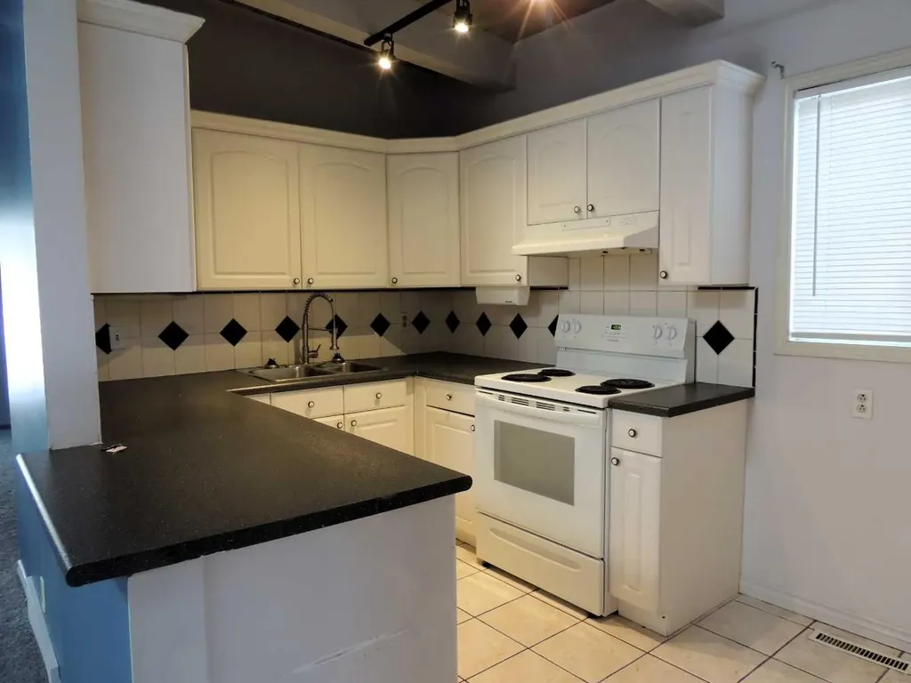 2713 Canmore Road NW Calgary AB T2M 4J6