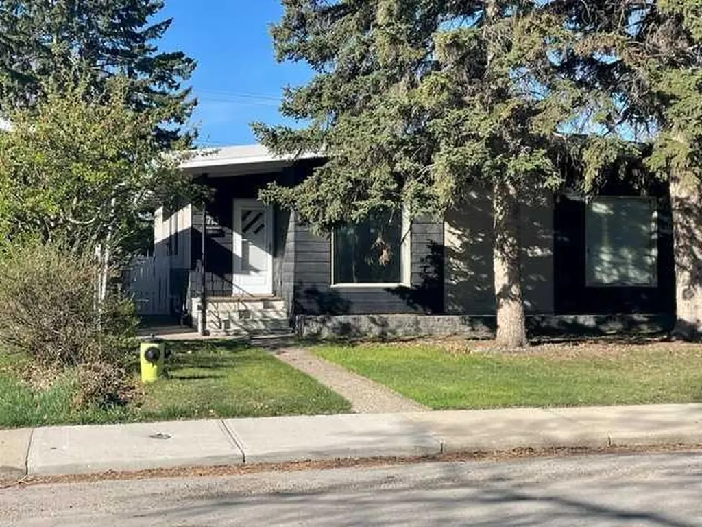 2713 Canmore Road NW Calgary AB T2M 4J6