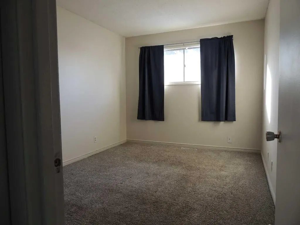 2713 Canmore Road NW Calgary AB T2M 4J6