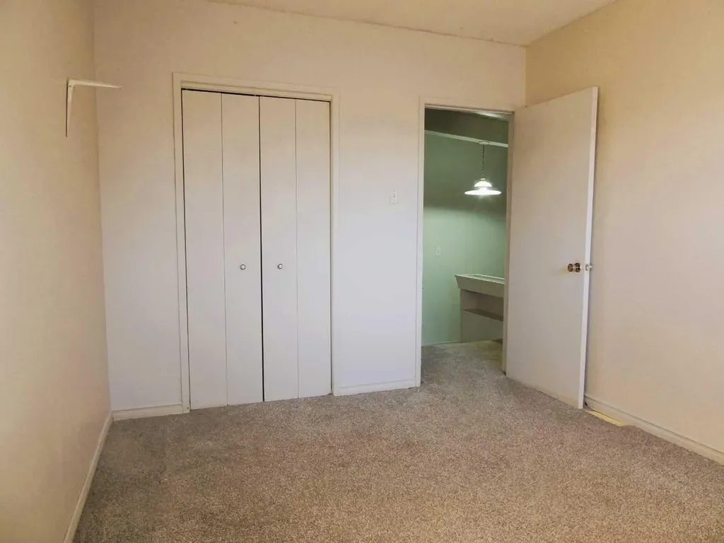 2713 Canmore Road NW Calgary AB T2M 4J6