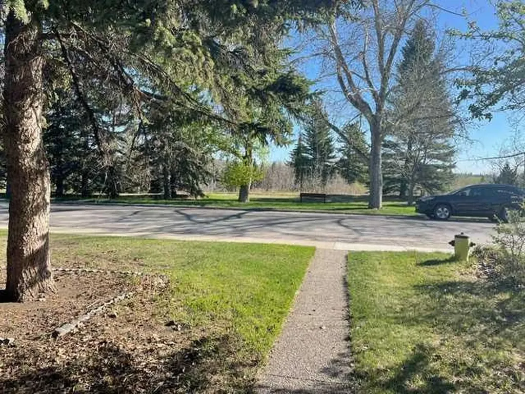 2713 Canmore Road NW Calgary AB T2M 4J6