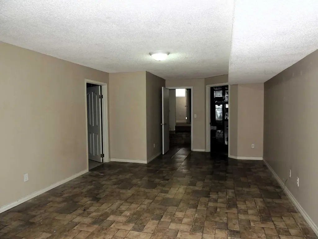 2713 Canmore Road NW Calgary AB T2M 4J6
