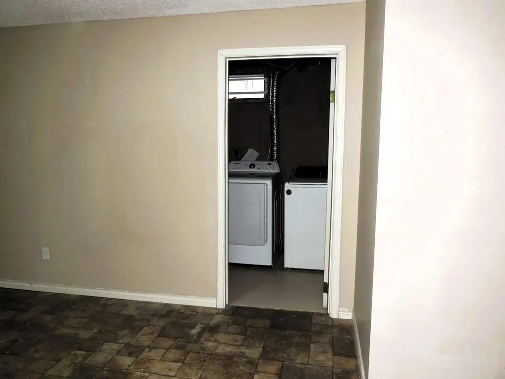 2713 Canmore Road NW Calgary AB T2M 4J6