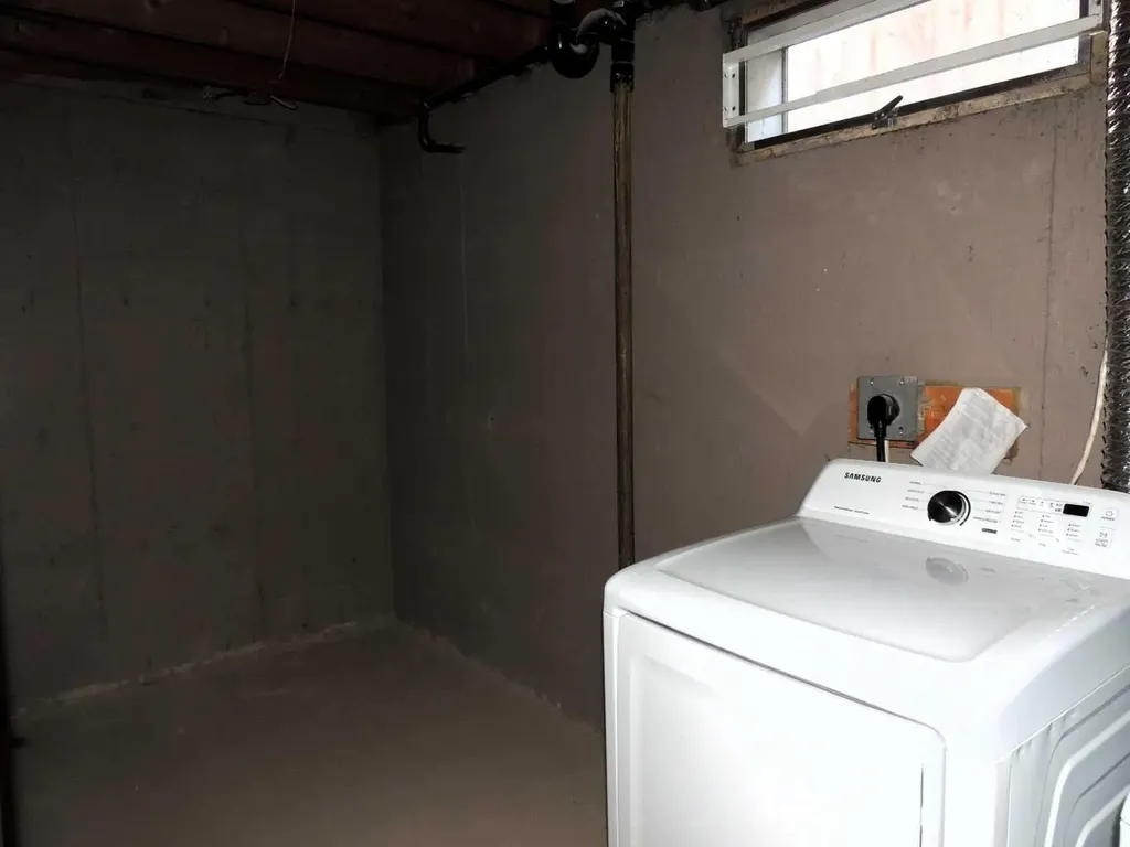 2713 Canmore Road NW Calgary AB T2M 4J6