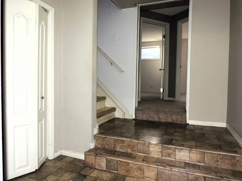 2713 Canmore Road NW Calgary AB T2M 4J6