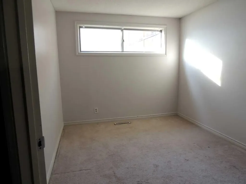 2713 Canmore Road NW Calgary AB T2M 4J6