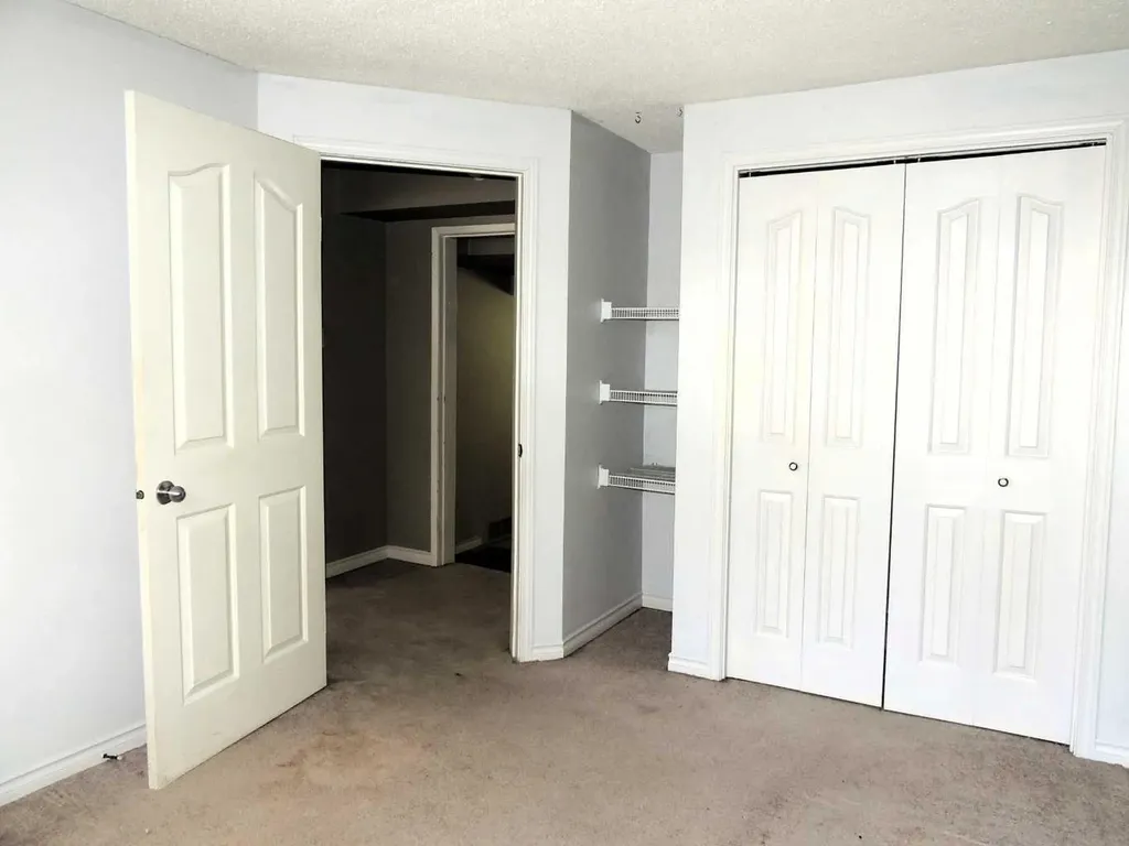 2713 Canmore Road NW Calgary AB T2M 4J6