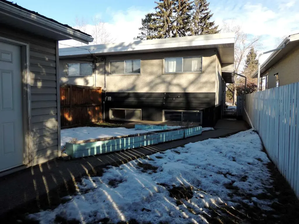 2713 Canmore Road NW Calgary AB T2M 4J6