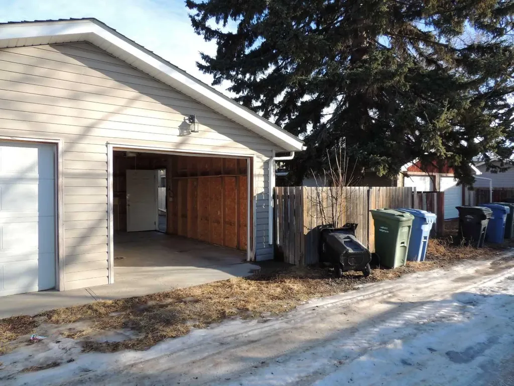 2713 Canmore Road NW Calgary AB T2M 4J6