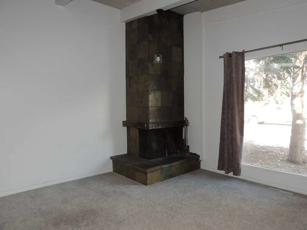 2713 Canmore Road NW Calgary AB T2M 4J6