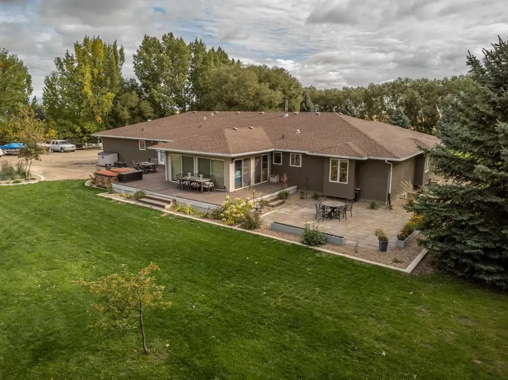 12112A Range Road 55 Rural Cypress County AB T1B 0A3