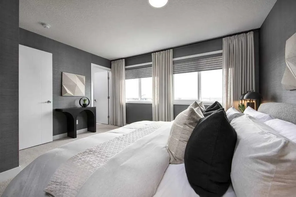 47 Heartwood Villas SE Calgary AB T3S 0R6