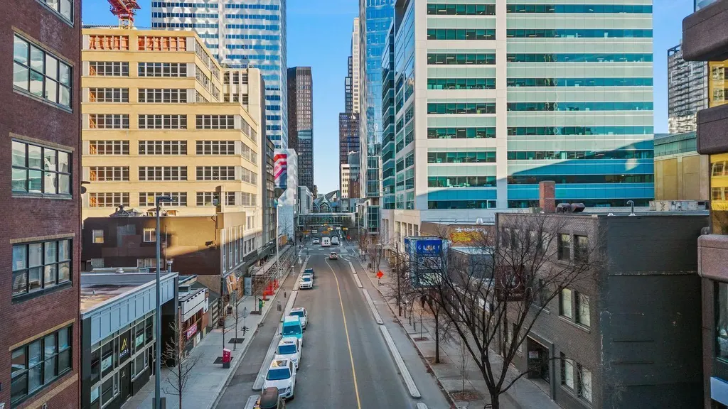 627 8 Avenue SW Calgary AB T2P 0W9