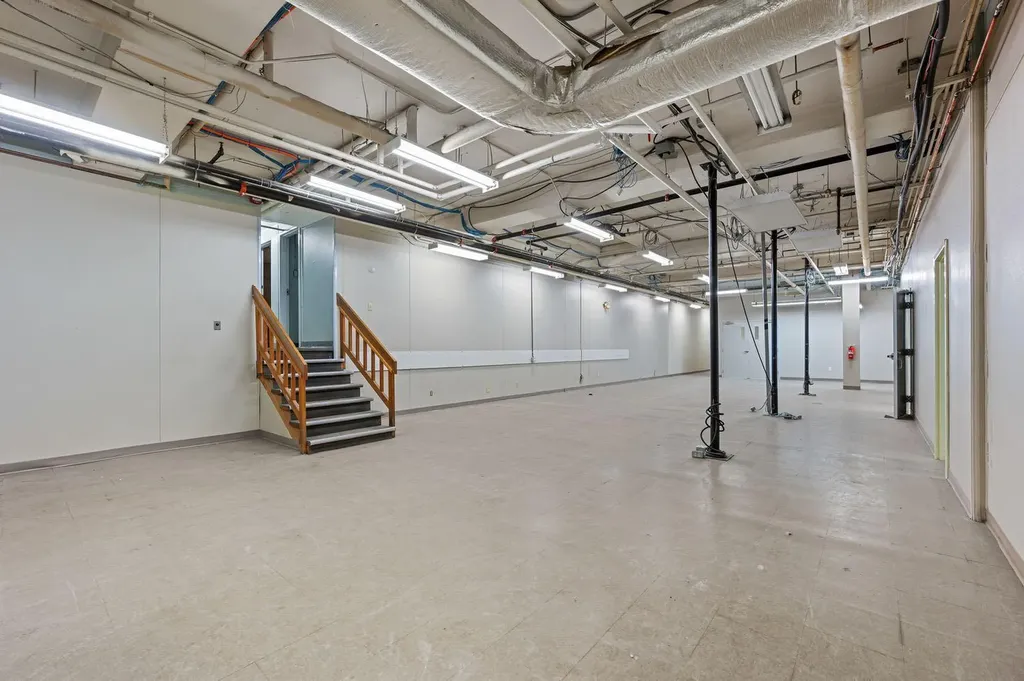 627 8 Avenue SW Calgary AB T2P 0W9