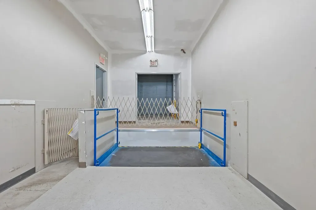 627 8 Avenue SW Calgary AB T2P 0W9