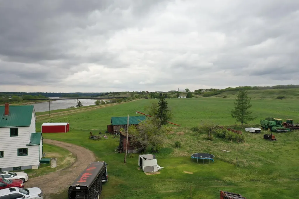 121048 Twp Road 555 Brosseau AB T0B 0P0
