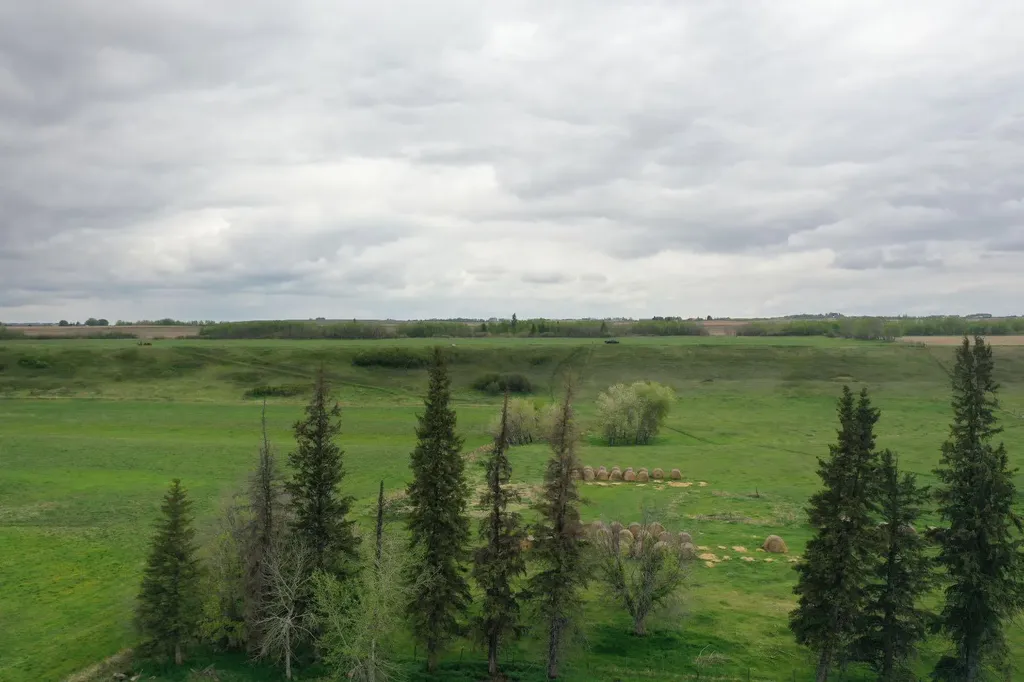 121048 Twp Road 555 Brosseau AB T0B 0P0