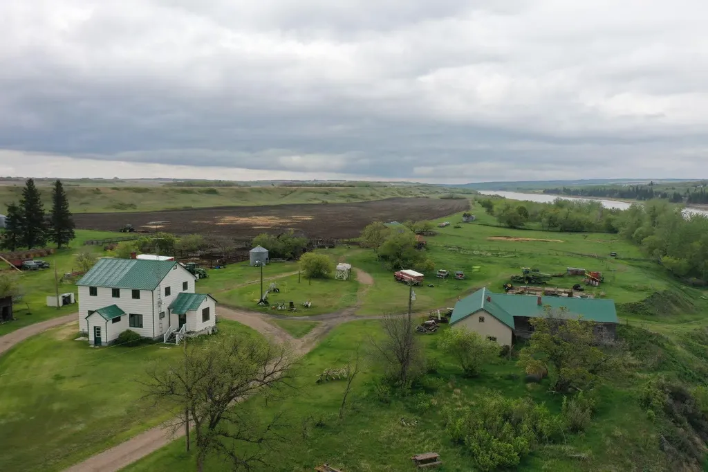 121048 Twp Road 555 Brosseau AB T0B 0P0
