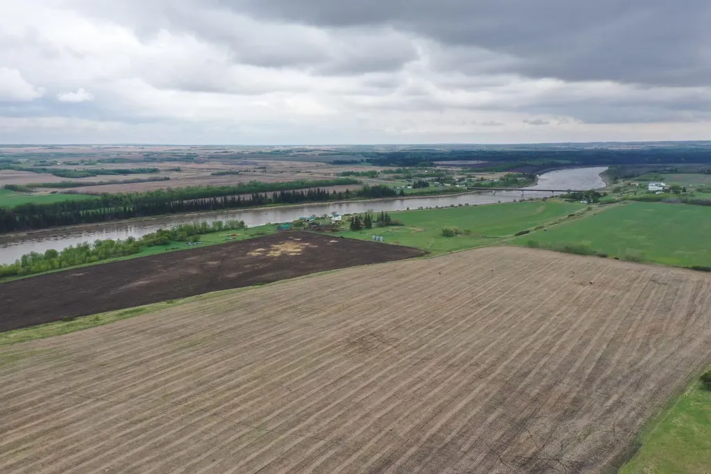 121048 Twp Road 555 Brosseau AB T0B 0P0