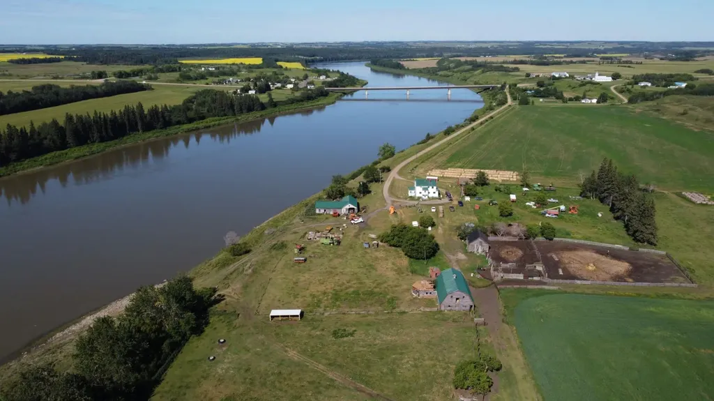 121048 Twp Road 555 Brosseau AB T0B 0P0