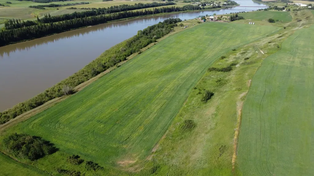 121048 Twp Road 555 Brosseau AB T0B 0P0