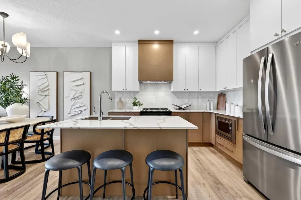 7079 Rangeview Avenue SE Calgary AB T3S 0R1